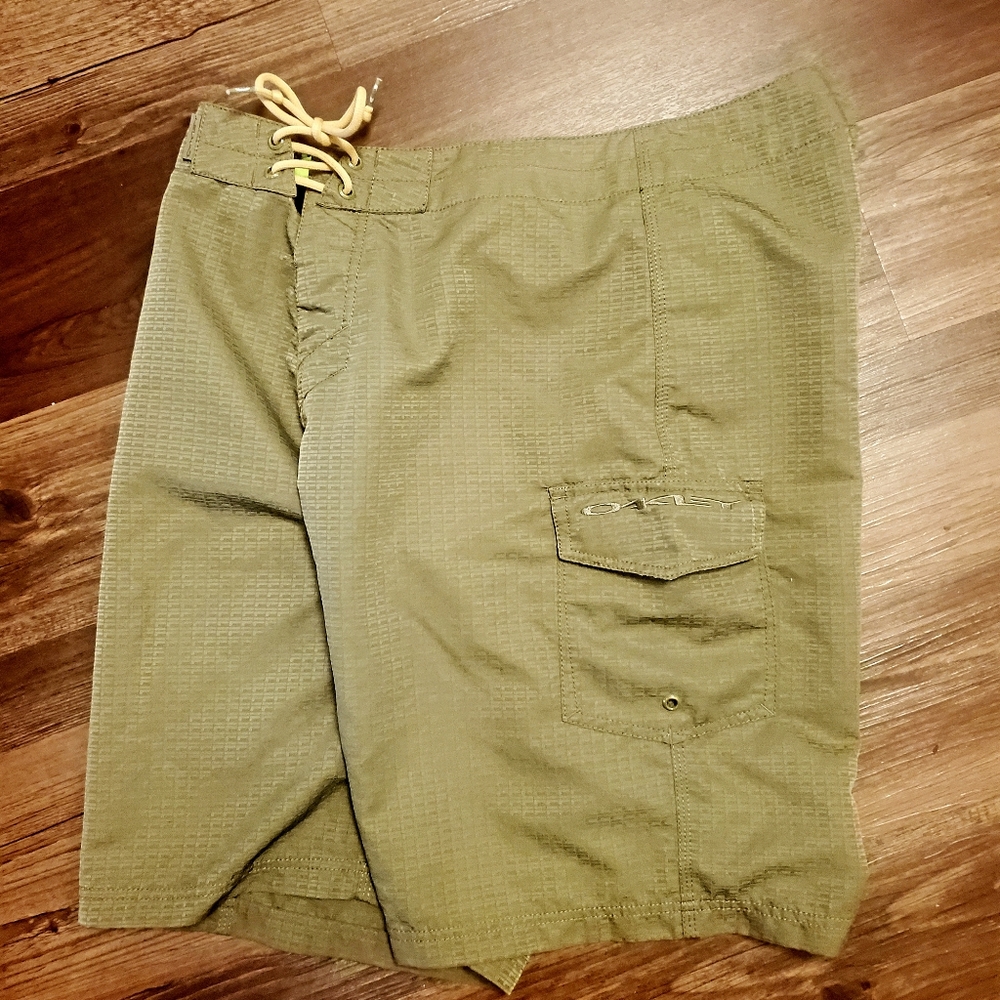 Oakley mens size 36 khaki surf trunks.